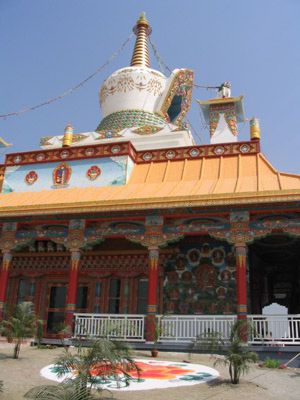  Lotus-Stupa mit Umgang