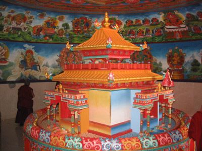  Dreidimensionales Mandala mit einem Relikt des Buddha