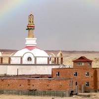 Klosterkomplex mit benachbarter Stupa
